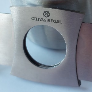 Metal cigar cutter